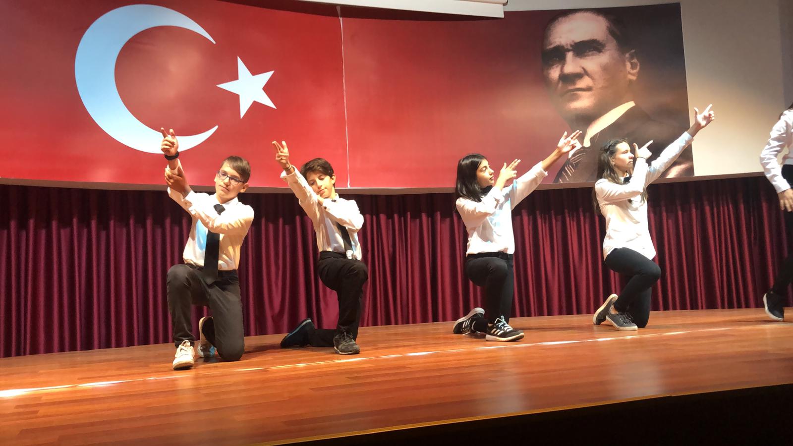Etkin Kolej | Eskişehir Etkin Kolej öğrencileri 29 Ekim Cumhuriyet Bayramı'nı Büyük Bir Coşkuyla Kutladı