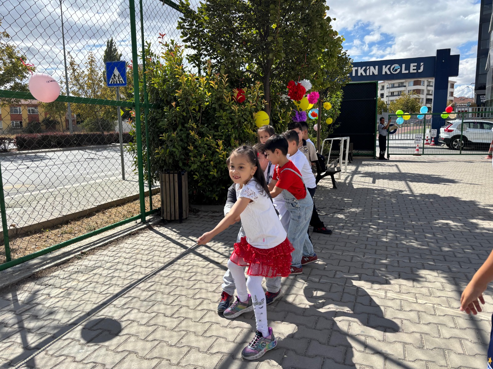 Etkin Kolej | Okuluma Renk Kattın Partisinden Mutlu Anlar