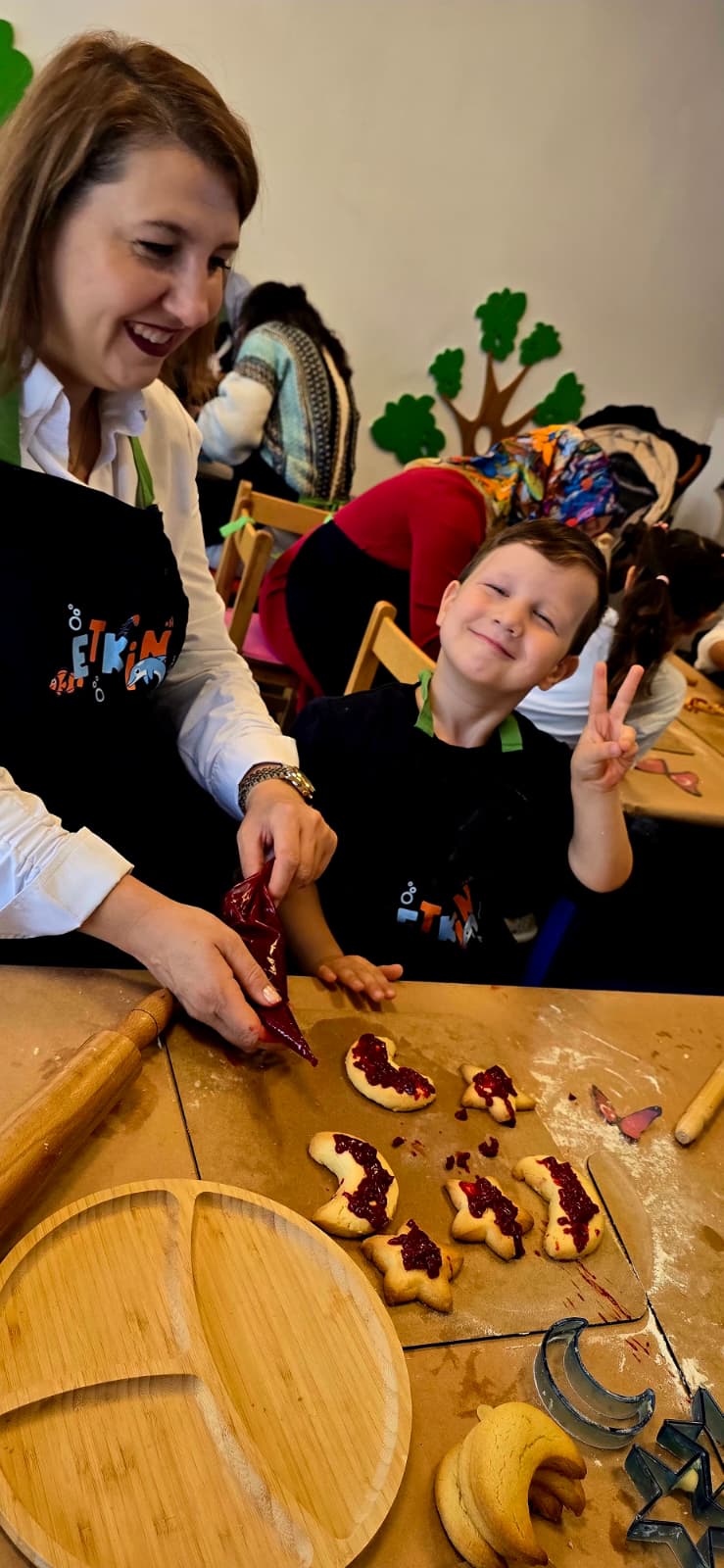 Etkin Kolej | ANNELERİMİZLE AY YILDIZLI KURABİYE!