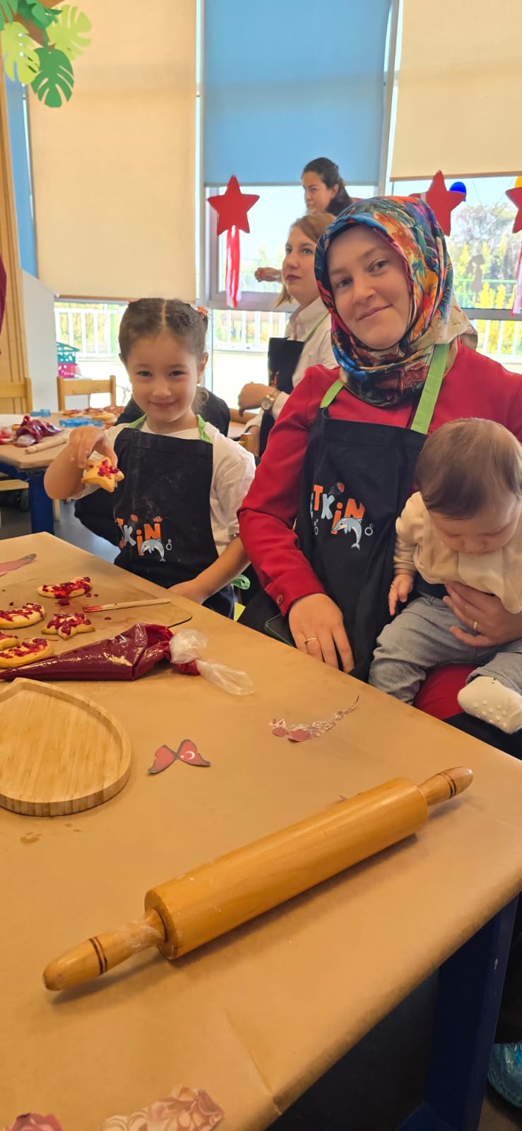 Etkin Kolej | ANNELERİMİZLE AY YILDIZLI KURABİYE!