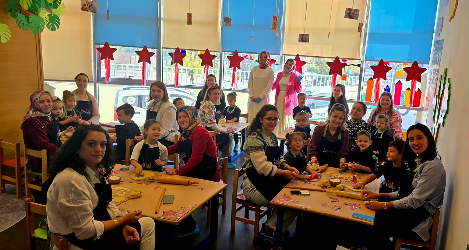 Etkin Kolej | ANNELERİMİZLE AY YILDIZLI KURABİYE!