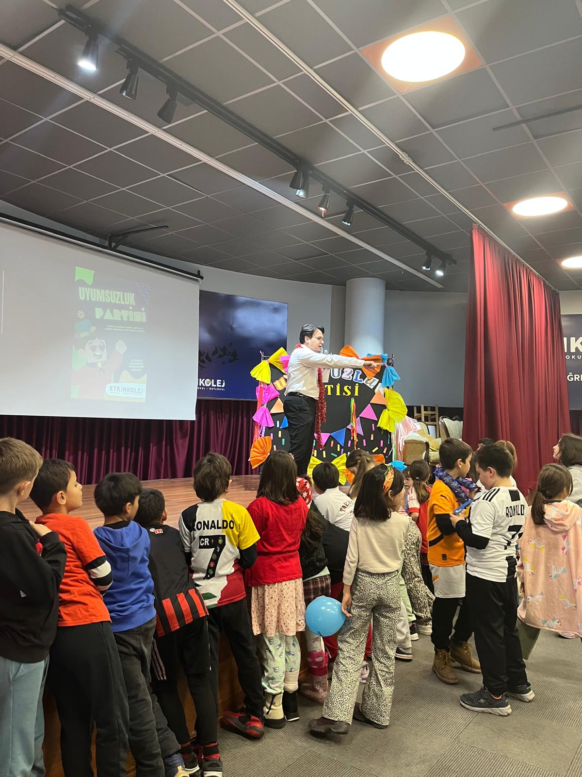 Etkin Kolej | Etkin Kolejde Uyumsuzluk Partisi