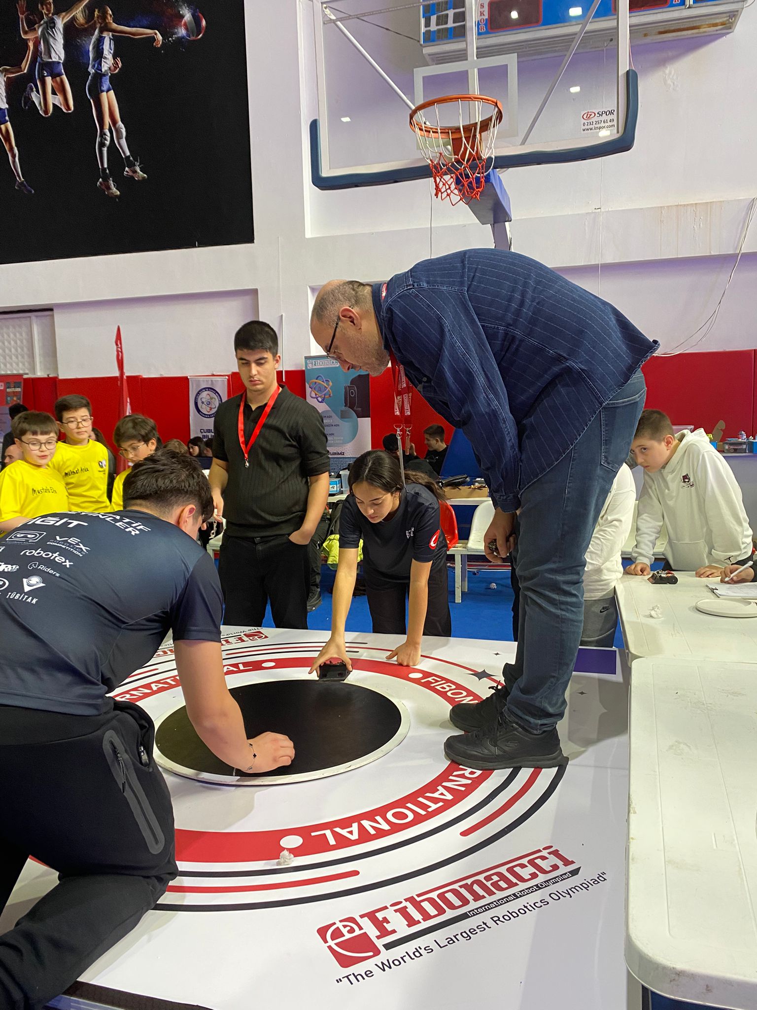 Etkin Kolej | İnovatif Beyinler Takımı Fibonacci İzmir Bölge Turnuvası’nda Büyük Başarı Elde Etti!