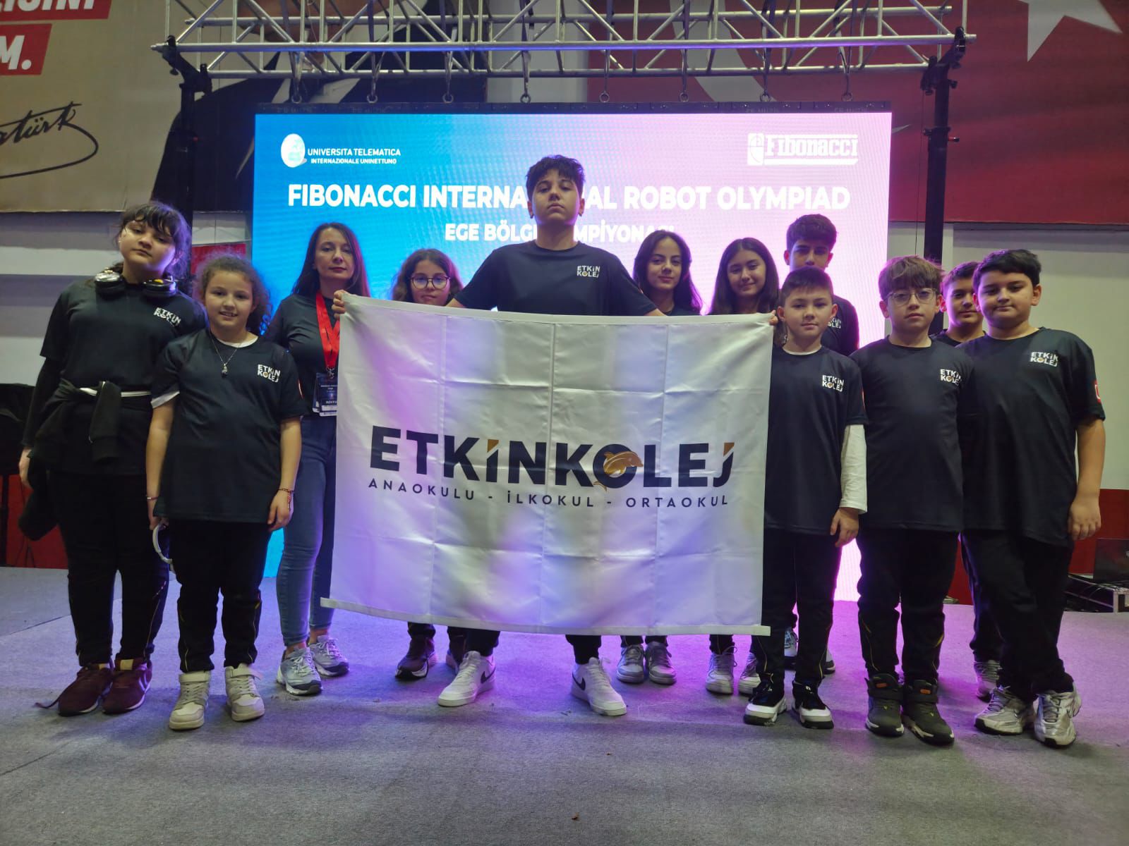 Etkin Kolej | İnovatif Beyinler Takımı Fibonacci İzmir Bölge Turnuvası’nda Büyük Başarı Elde Etti!