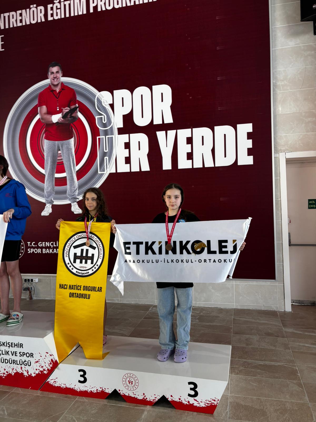 Etkin Kolej | Yüzme Branşında Gururlandıran Başarı