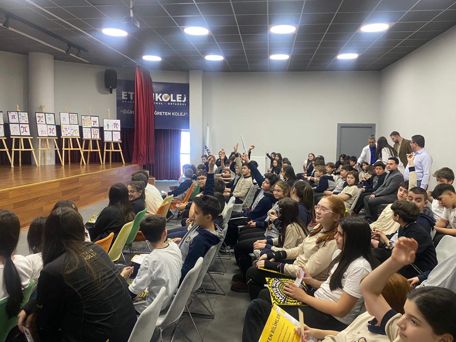 Etkin Kolej | Etkin Koleji Ortaokulunda Pi Günü Coşkusu!