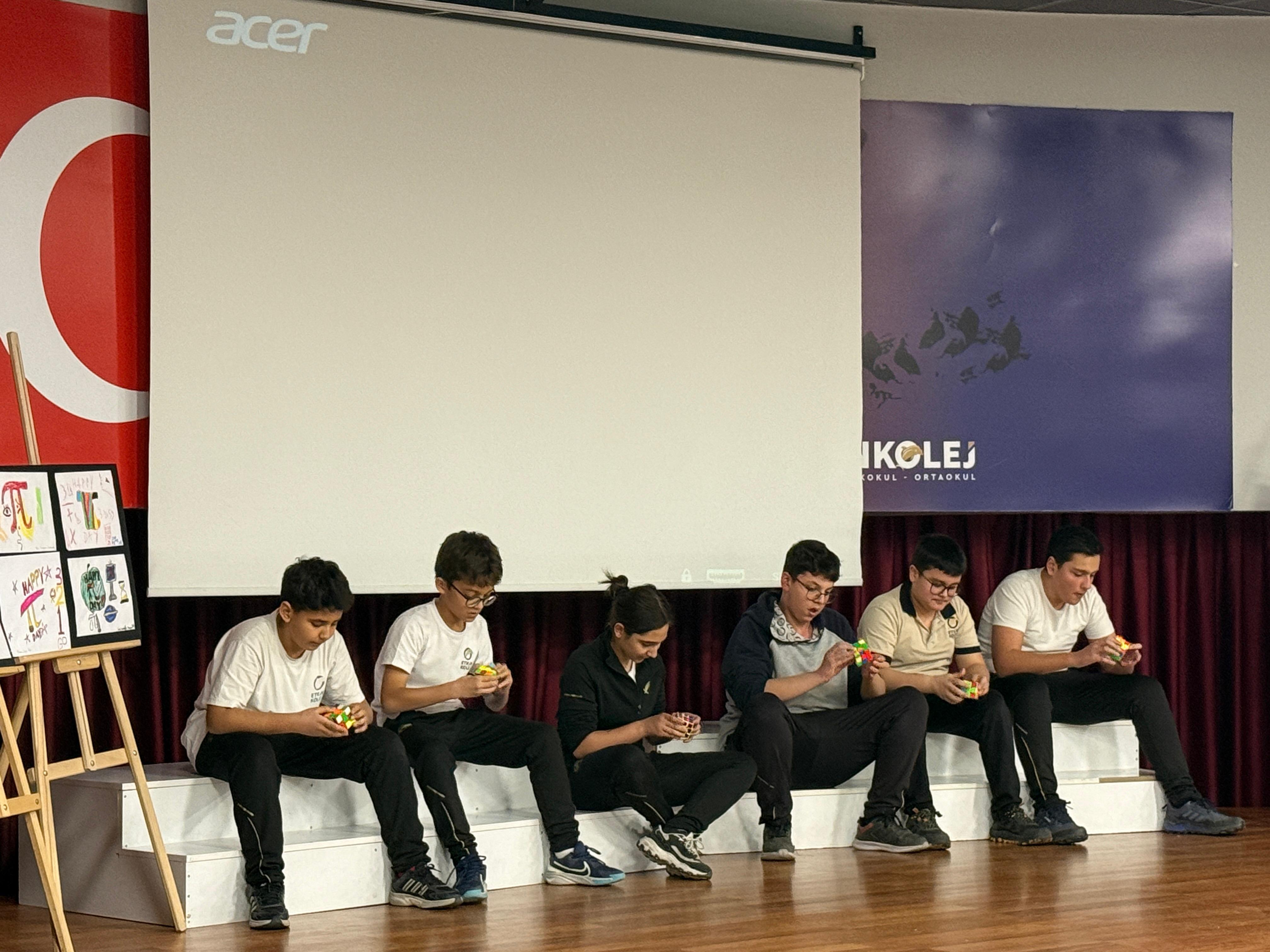 Etkin Kolej | Etkin Koleji Ortaokulunda Pi Günü Coşkusu!
