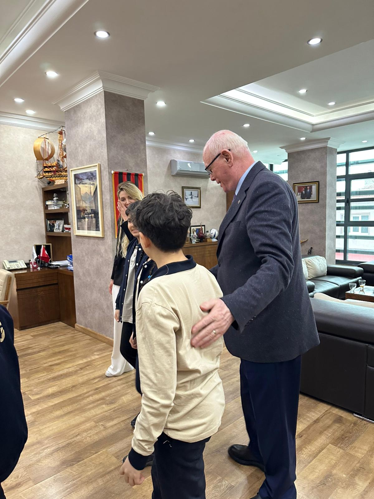 Etkin Kolej | Öğrenci Meclisimiz Kazım Kurt’u Makamında Ziyaret Ettik