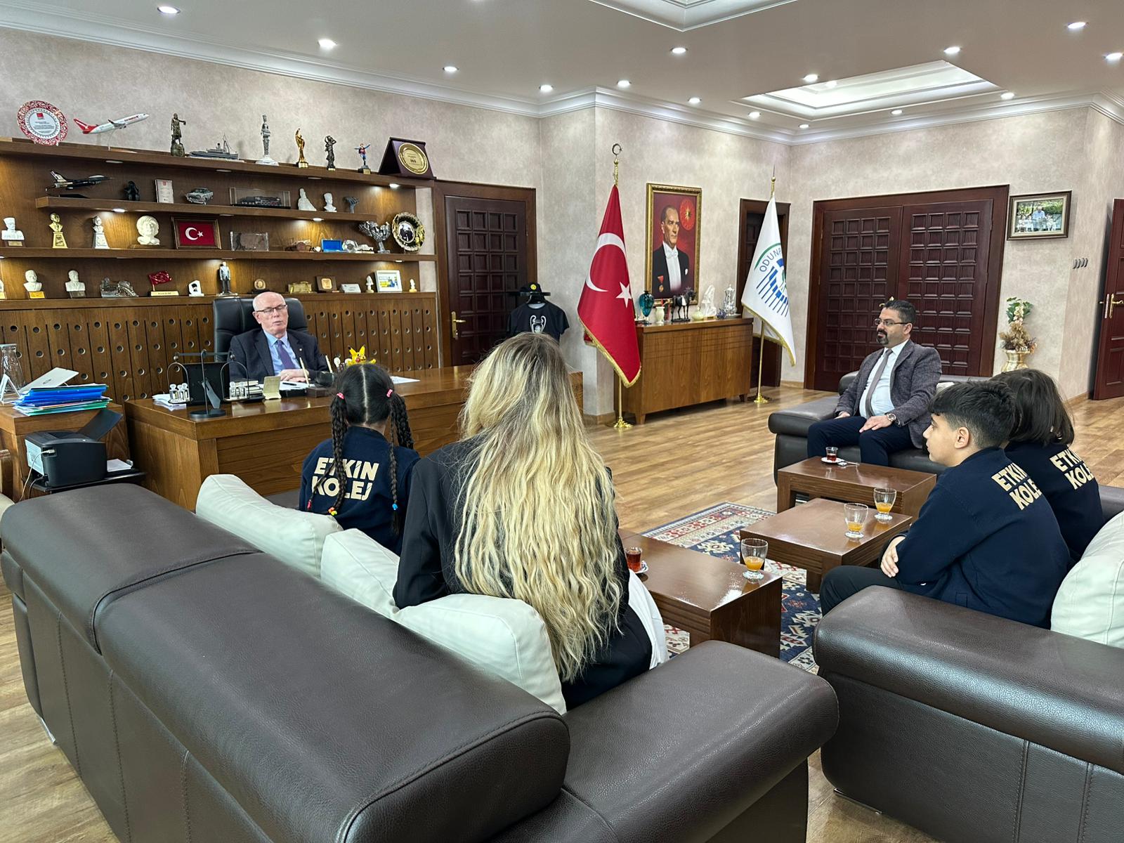 Etkin Kolej | Öğrenci Meclisimiz Kazım Kurt’u Makamında Ziyaret Ettik