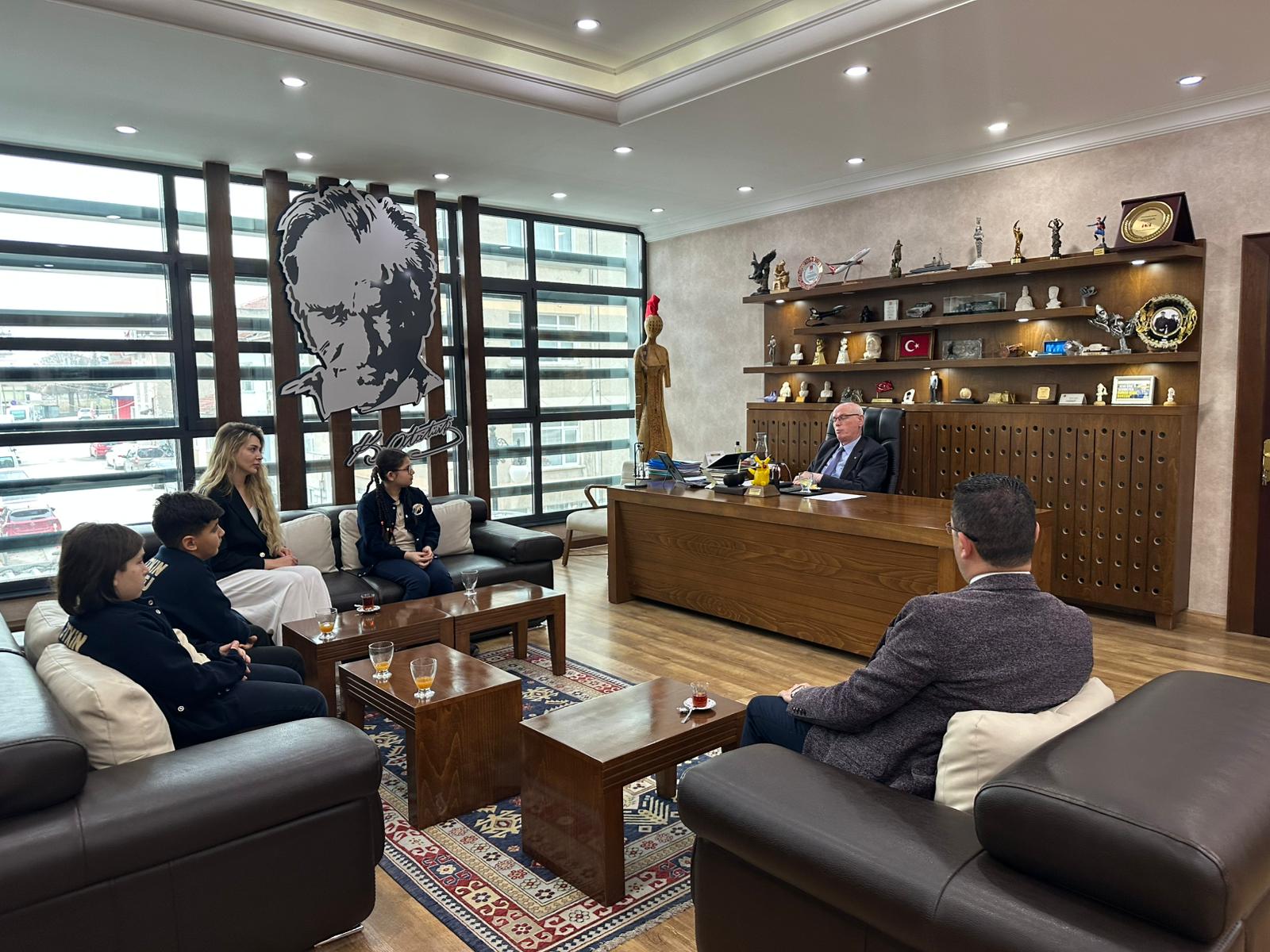 Etkin Kolej | Öğrenci Meclisimiz Kazım Kurt’u Makamında Ziyaret Ettik