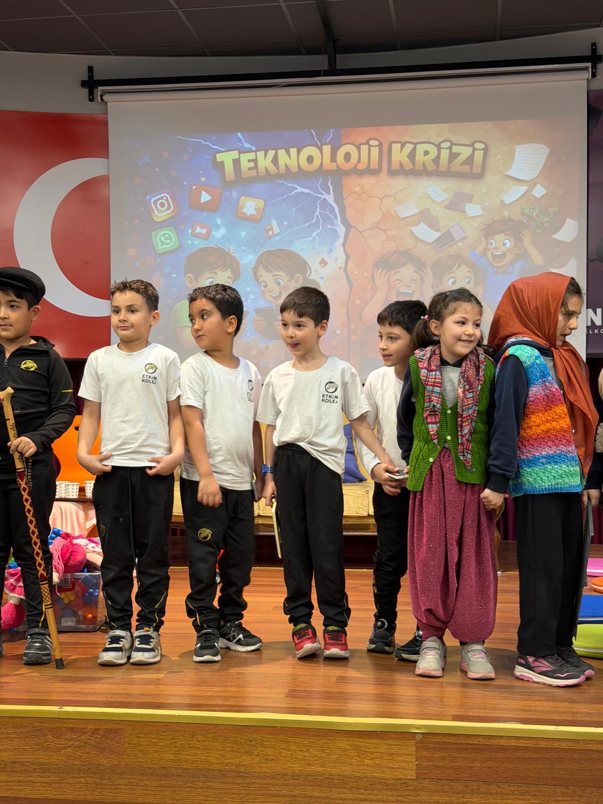 Etkin Kolej | Küçükler Büyükler El Ele Gönül Gönüle