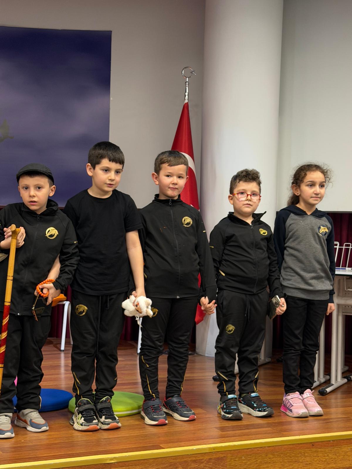 Etkin Kolej | Küçükler Büyükler El Ele Gönül Gönüle