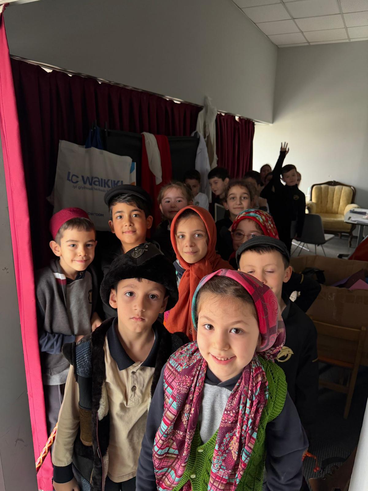 Etkin Kolej | Küçükler Büyükler El Ele Gönül Gönüle