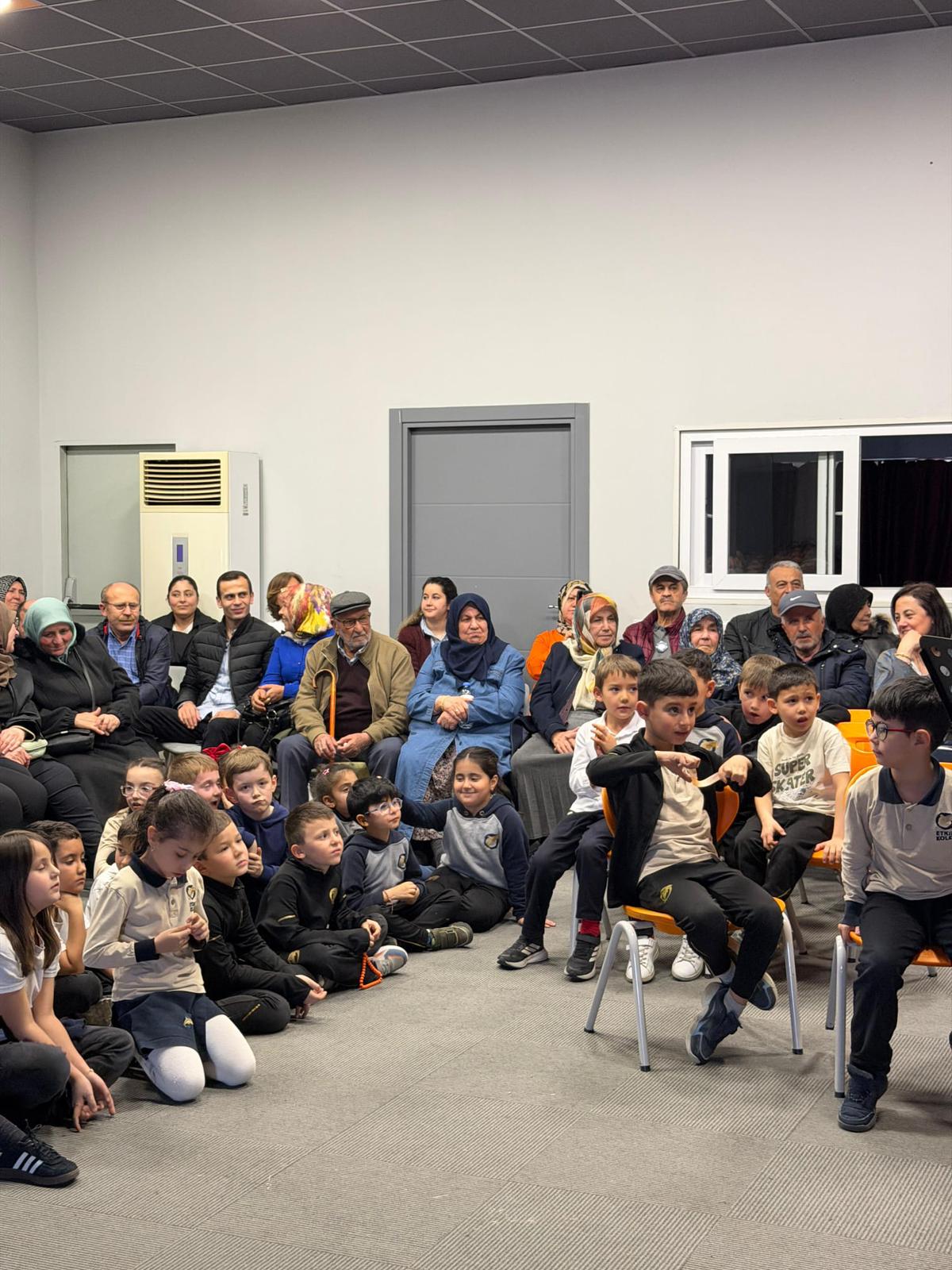 Etkin Kolej | Küçükler Büyükler El Ele Gönül Gönüle