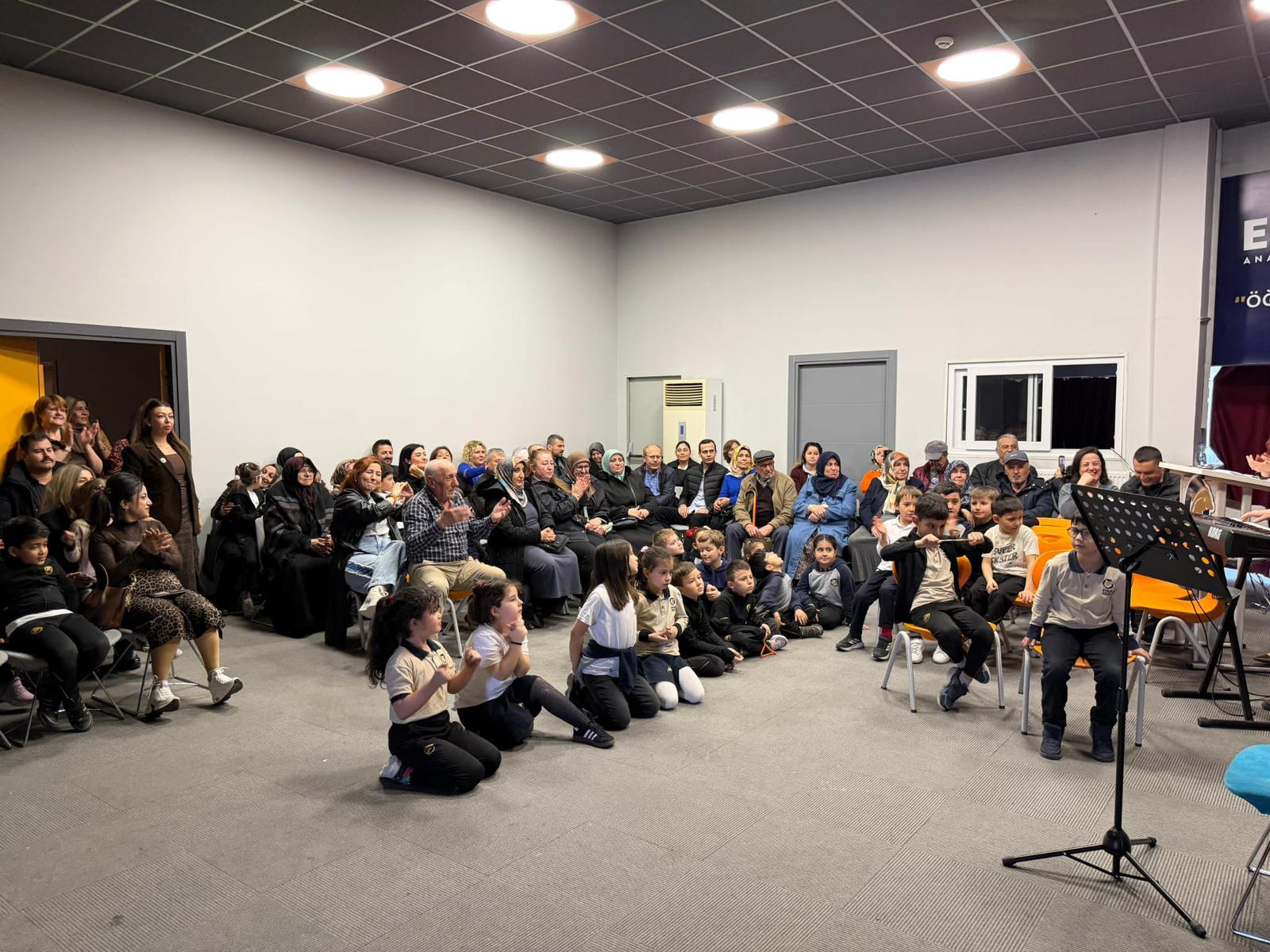 Etkin Kolej | Küçükler Büyükler El Ele Gönül Gönüle