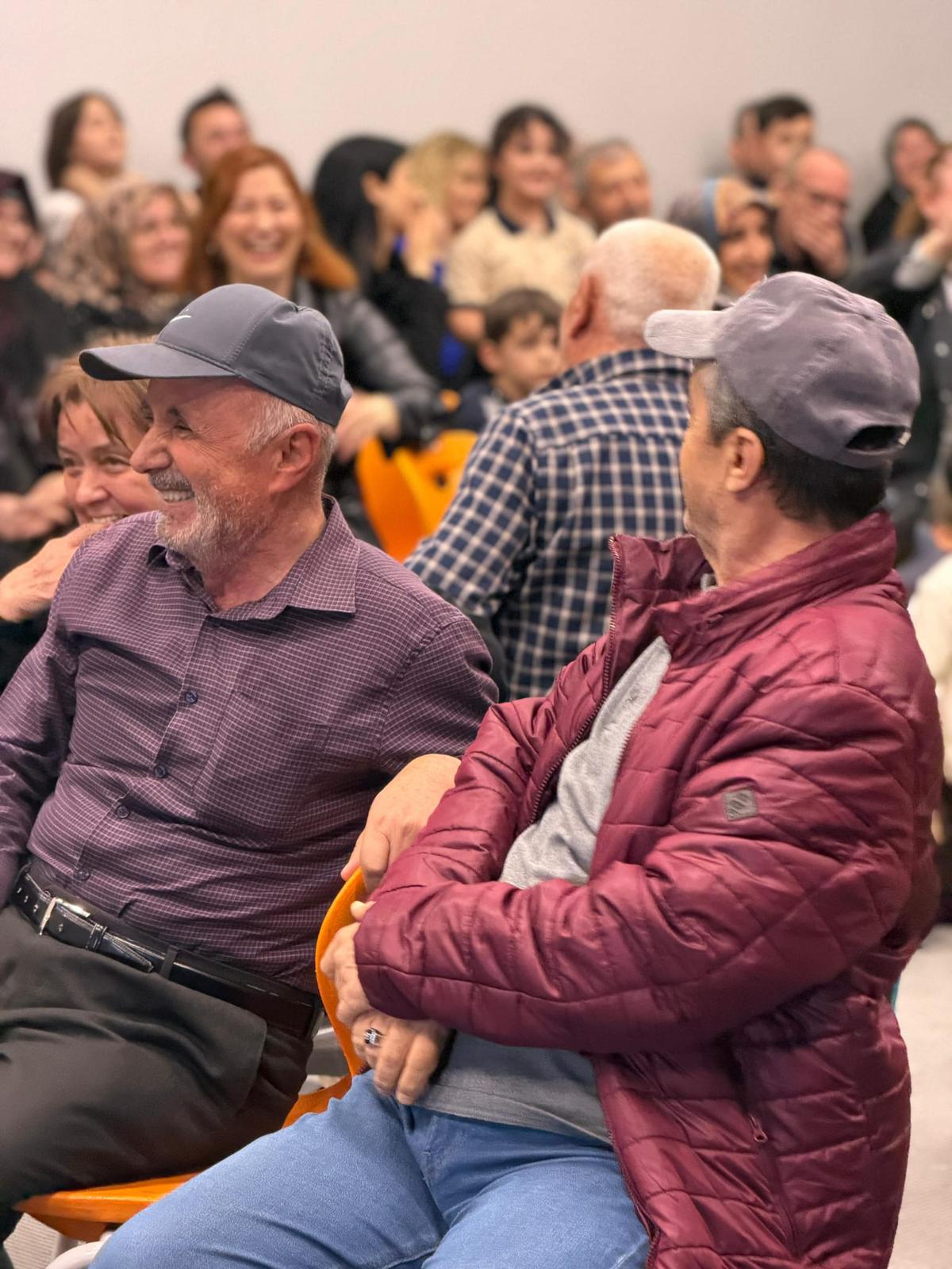 Etkin Kolej | Küçükler Büyükler El Ele Gönül Gönüle