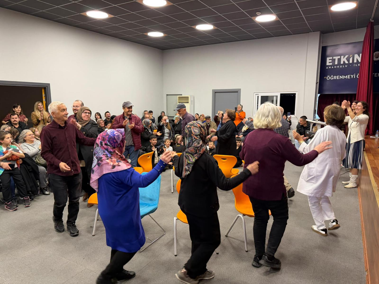 Etkin Kolej | Küçükler Büyükler El Ele Gönül Gönüle