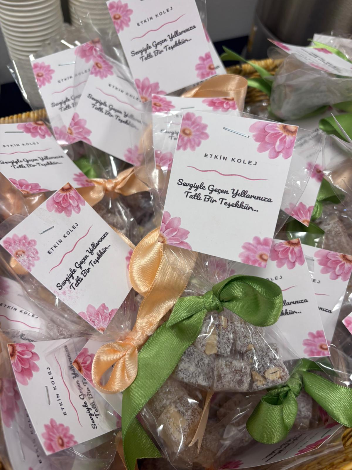 Etkin Kolej | Küçükler Büyükler El Ele Gönül Gönüle