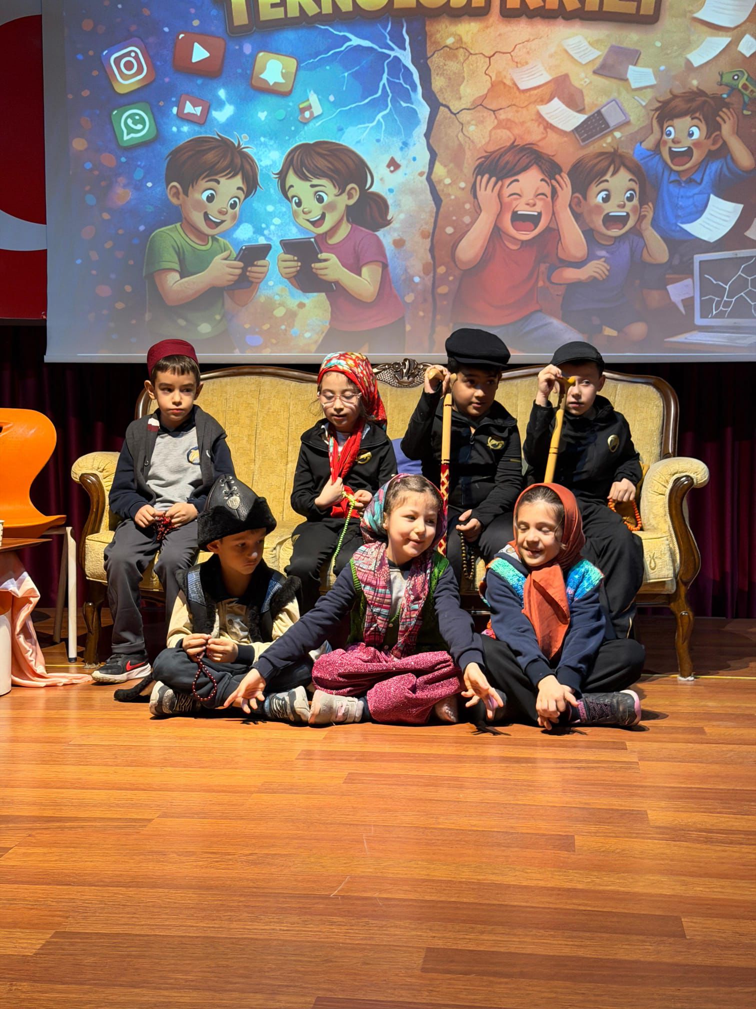 Etkin Kolej | Küçükler Büyükler El Ele Gönül Gönüle