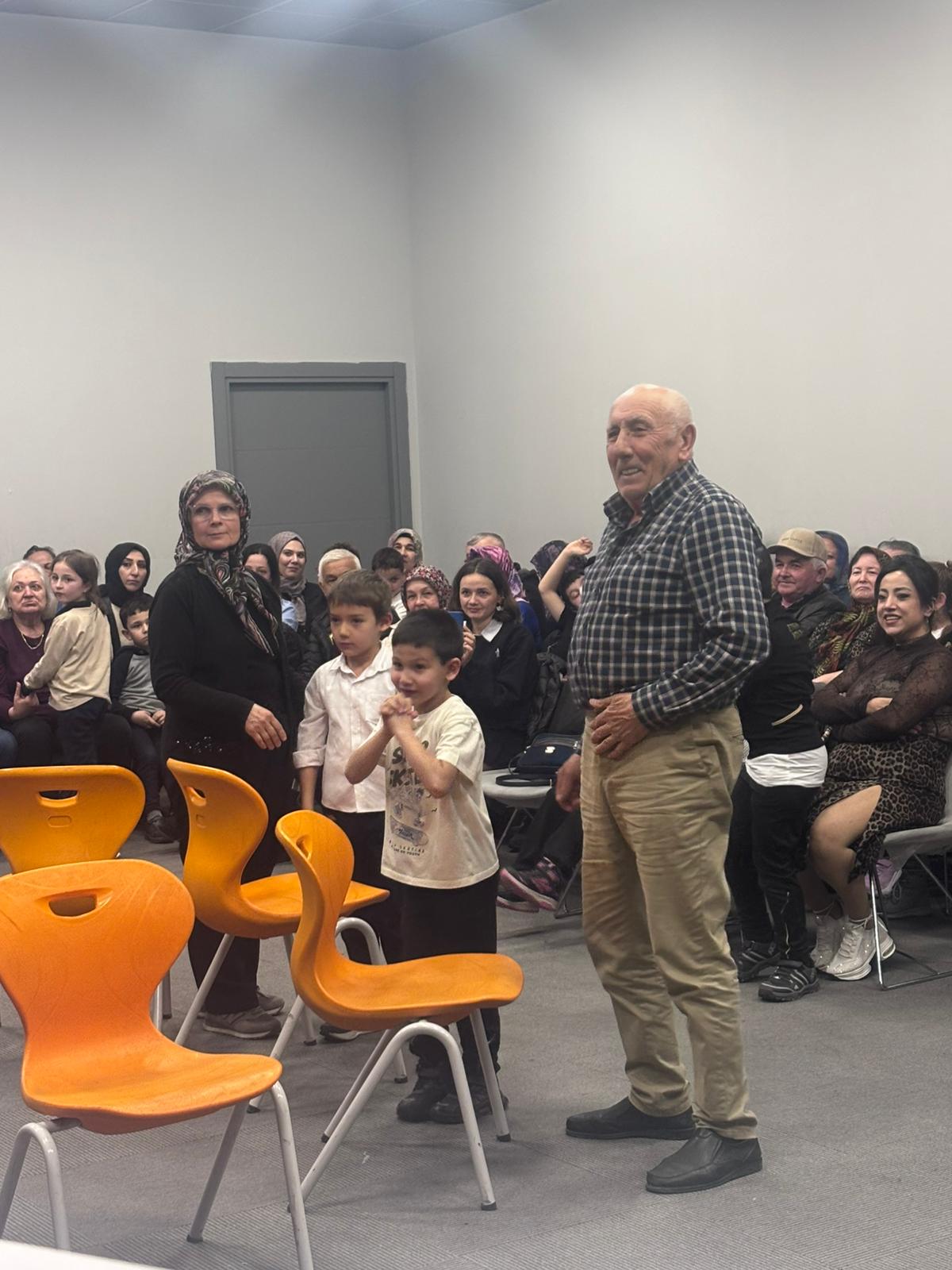 Etkin Kolej | Küçükler Büyükler El Ele Gönül Gönüle