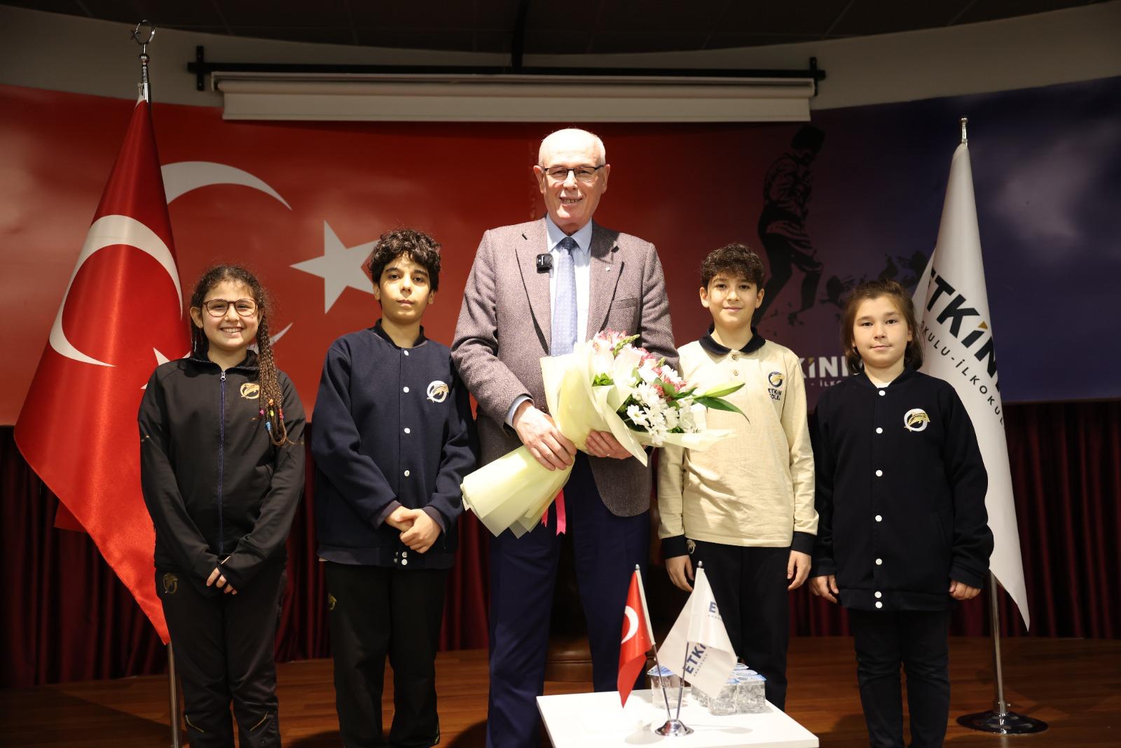 Etkin Kolej | Eskişehir Odunpazarı Belediye Başkanı Kazım Kurt'u Öğrenci Meclisimizin Davetiyle Okulumuzda Ağırladık