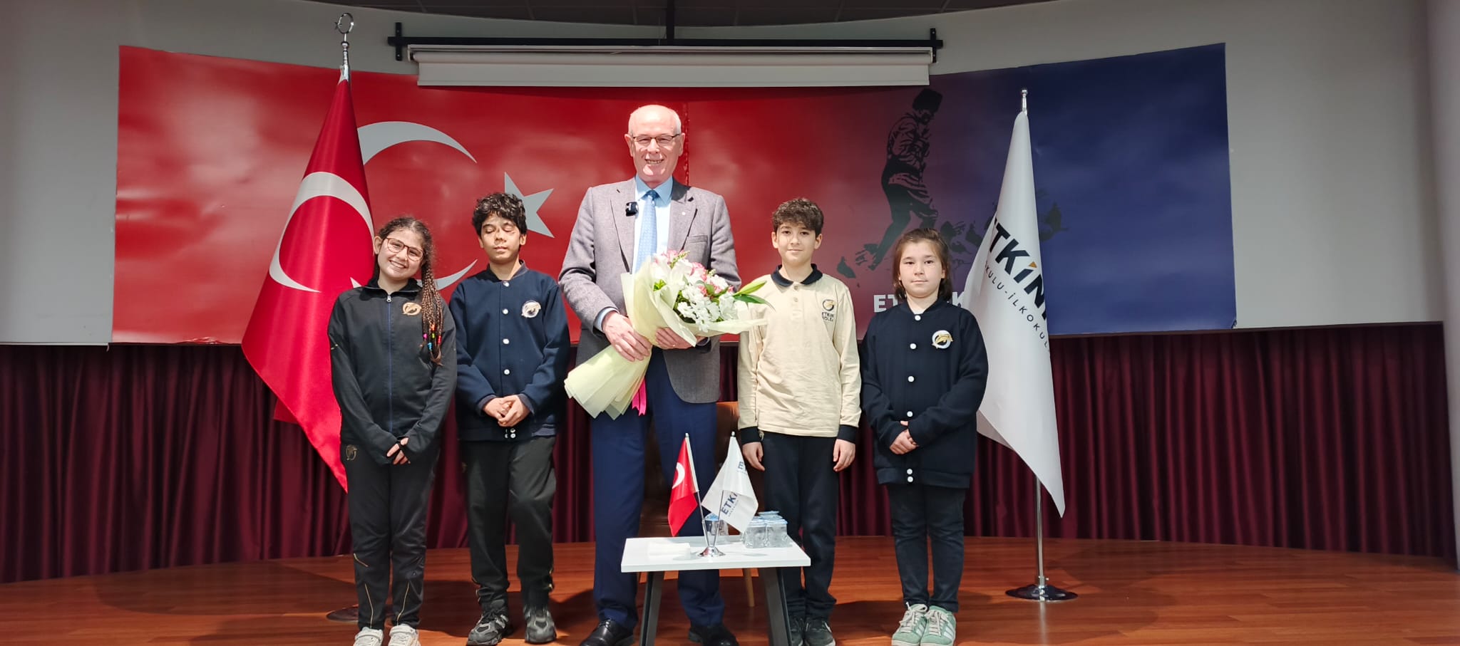 Etkin Kolej | Eskişehir Odunpazarı Belediye Başkanı Kazım Kurt'u Öğrenci Meclisimizin Davetiyle Okulumuzda Ağırladık