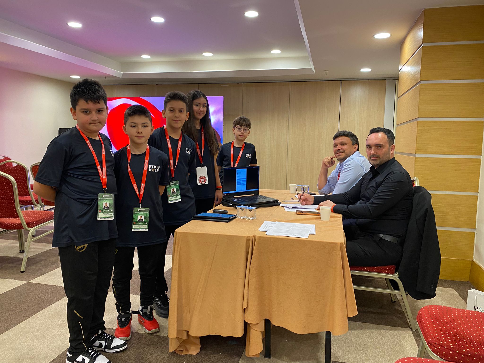 Etkin Kolej | Etkin Kolej İnovatif Beyinler Takımı Olimpiyat Birincisi